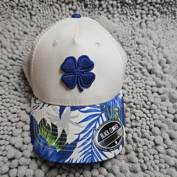 Black Clover Live Lucky Trucker Hat White Blue Floral Clover - Picture 1 of 6